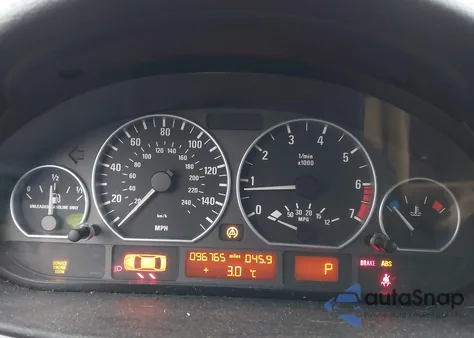 2003 BMW 330Xi z USA, uszkodzony, nr VIN WBAEW534X3PG20561